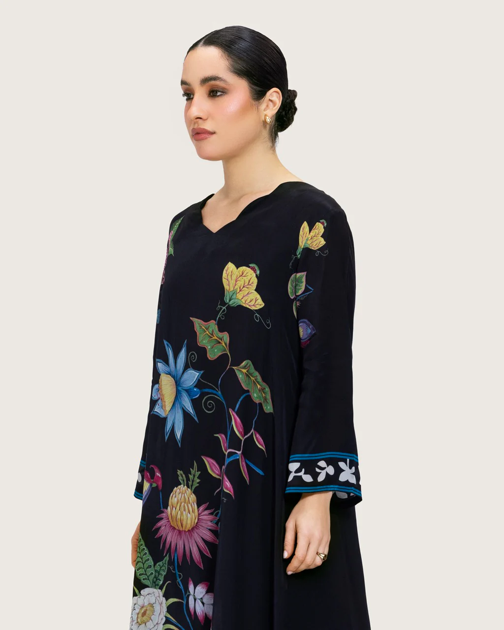 Artistic Floral Maxi Dress with Scalloped Hem - Image 5