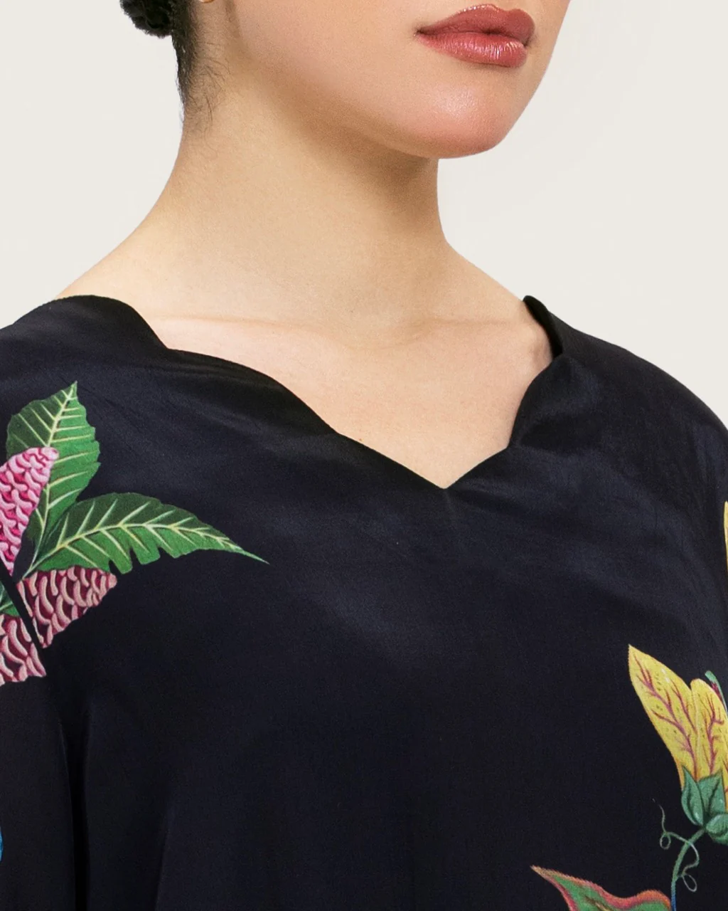 Artistic Floral Maxi Dress with Scalloped Hem - Image 9