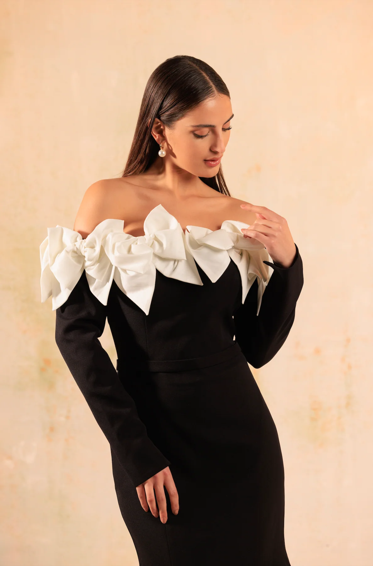 Black and White Off-Shoulder Hourglass Crepe Dress - Image 3