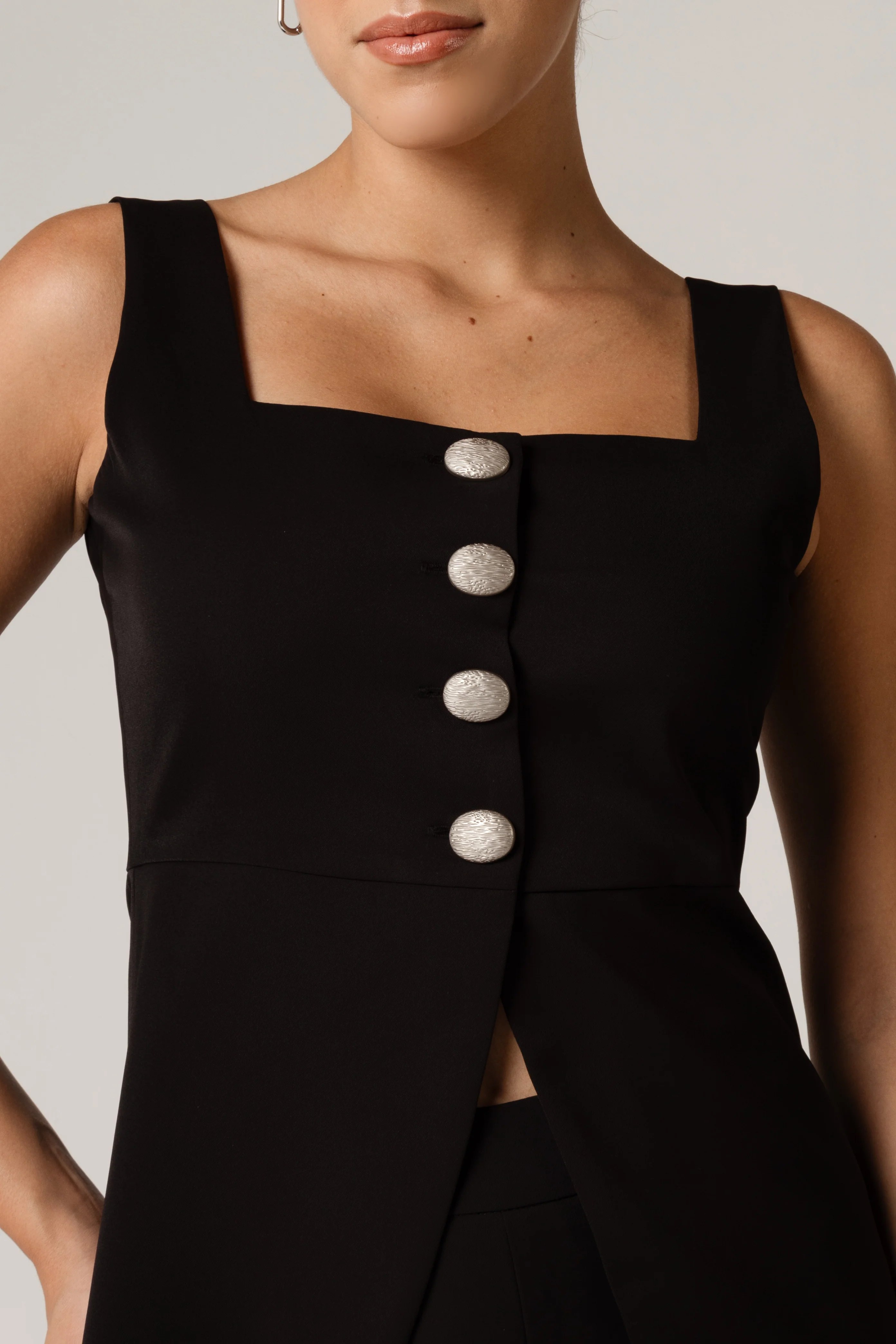 Black Set with Co-Ord Top with Square Neckline – Casual & Modern Style - Image 3