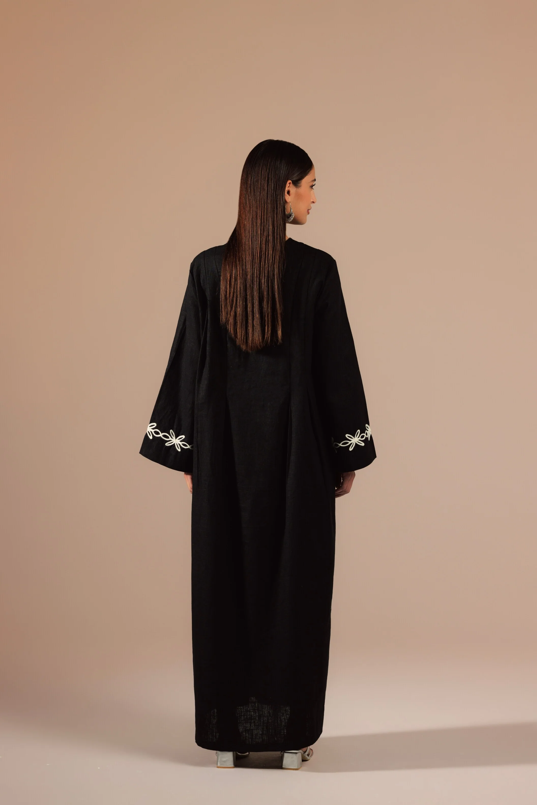 Black Linen Kaftan with White Flower Embroidery - Image 4