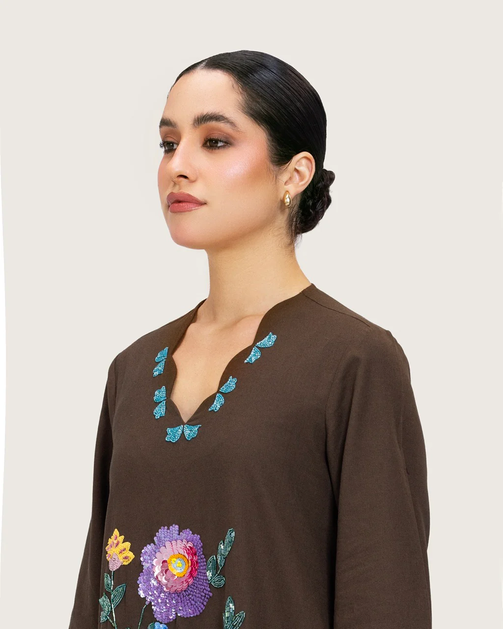 Brown Linen Kaftan with Hand Embellishments and Scalloped Edges - Image 8
