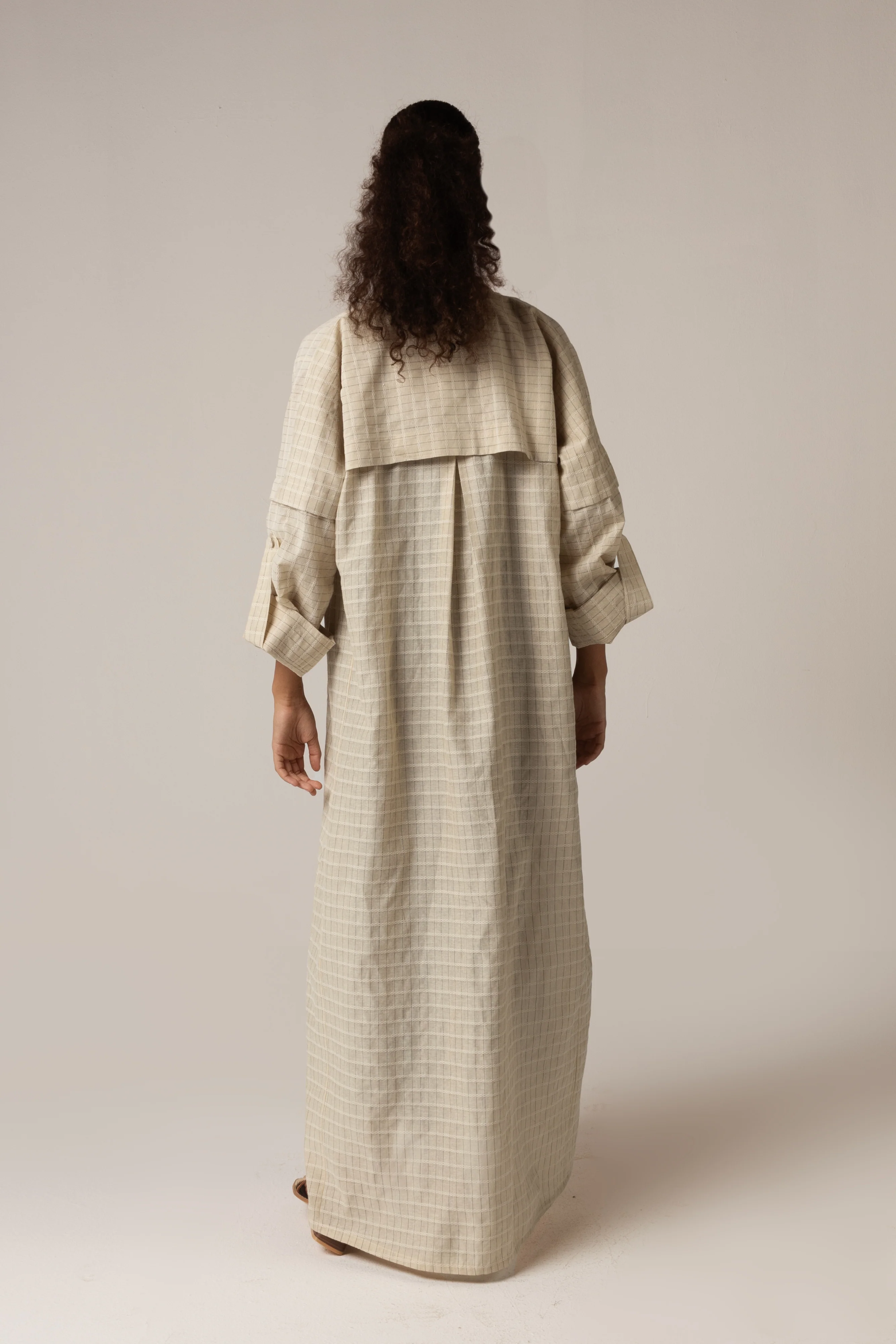 Cotton Abaya with Tonal Pattern and Floral Appliqué Pocket - Image 3