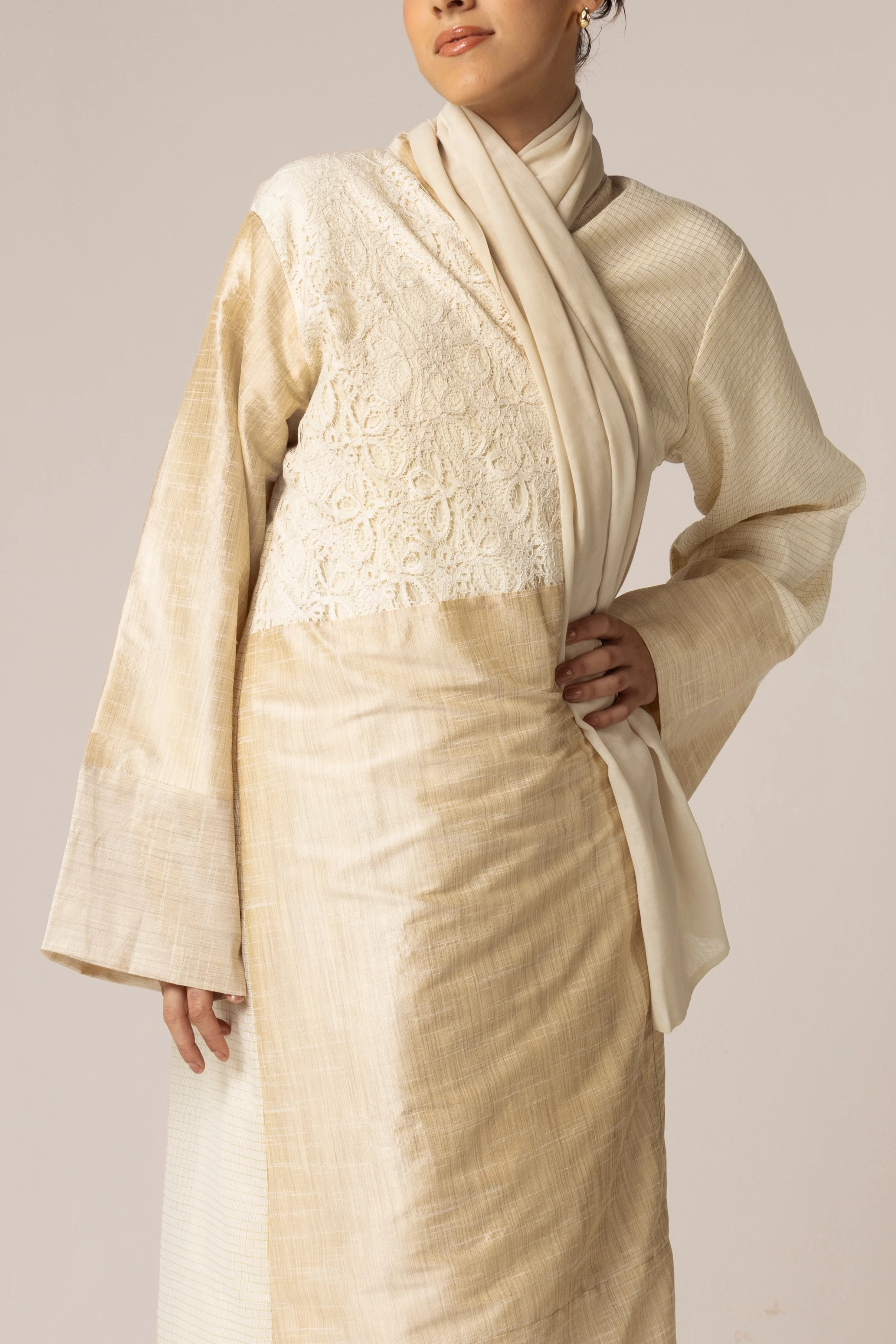 Lace and Taffeta Mix Fabric Abaya - Image 4