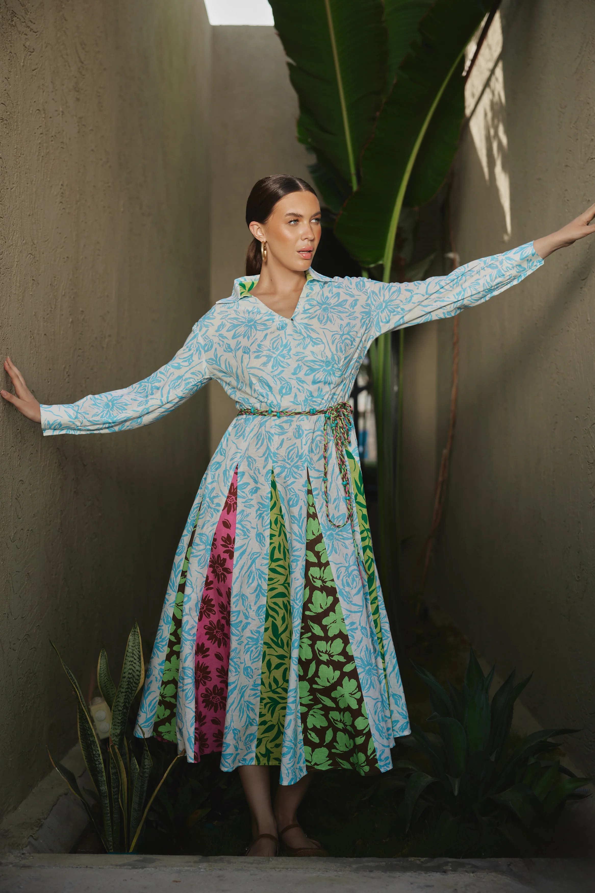 ًWhite And Blue Multiprinted Linen Shirt Dress - Image 7