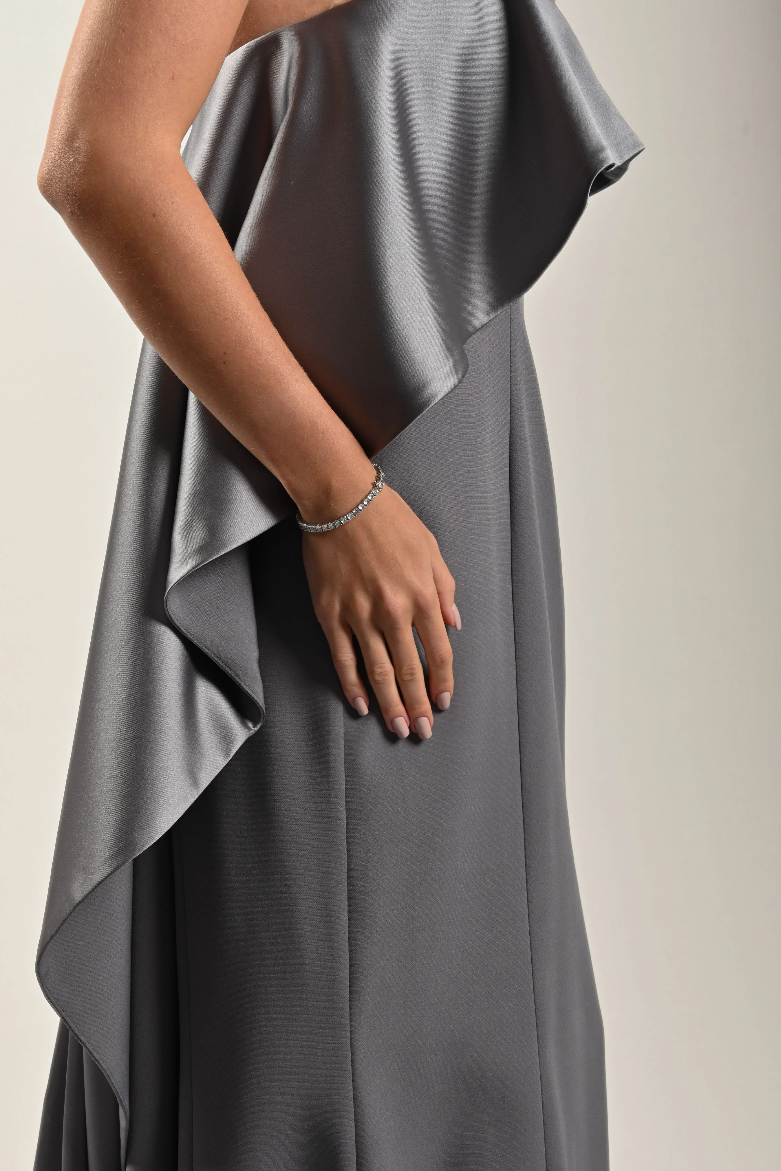 Sleeveless Long Crepe Dress – Elegant Grey Modest Style for Women - Image 3